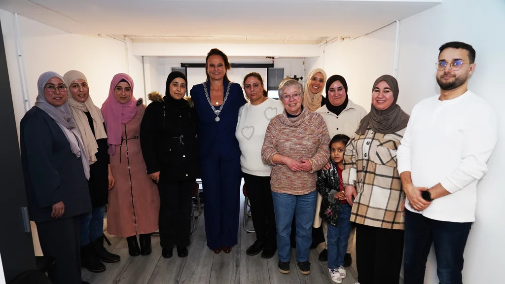 Burgemeester Stemerdink op bezoek bij Stichting Sakiena